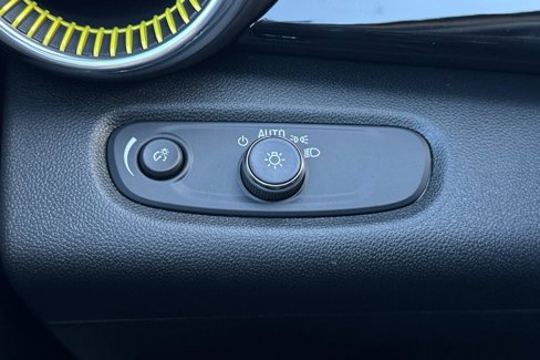 New 2025 Chevrolet Trax ACTIV w/ Sunroof Package image 32