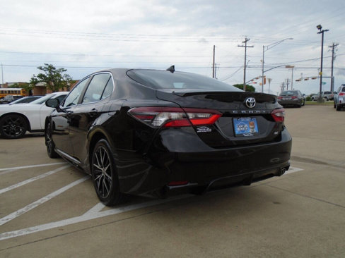 Used 2021 Toyota Camry SE image 12