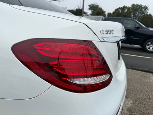 Used 2019 Mercedes-Benz E 300 4MATIC w/ Premium 1 Package image 39