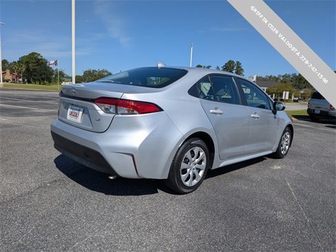 Used 2023 Toyota Corolla LE image 3