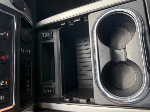 Used 2016 Nissan Titan SV image 22