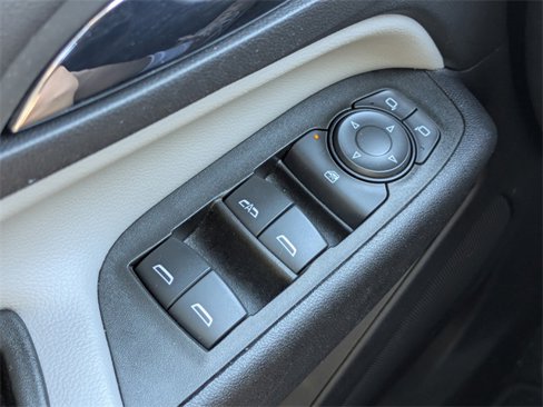 Used 2023 Chevrolet Equinox LS w/ LS Convenience Package image 24