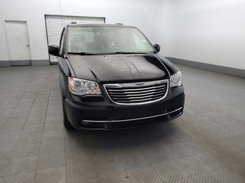 Used 2016 Chrysler Town & Country Touring w/ Driver Convenience Group image 14