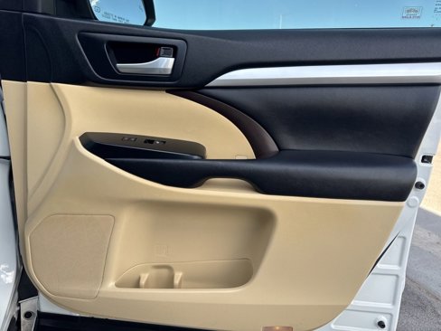 Used 2017 Toyota Highlander XLE image 41
