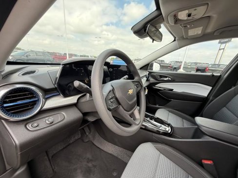 New 2025 Chevrolet Trax LT image 17