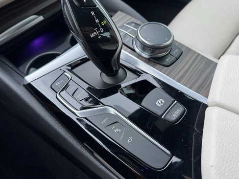 Used 2018 BMW 530e image 22