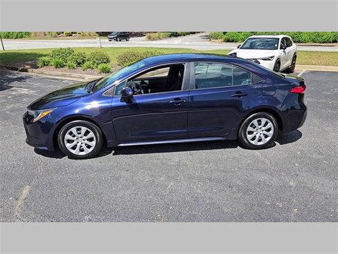 Used 2021 Toyota Corolla LE image 37