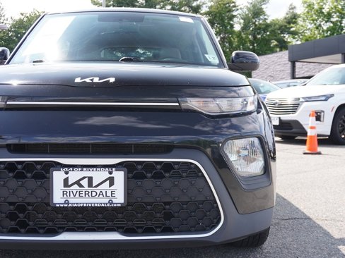 Used 2022 Kia Soul LX image 11