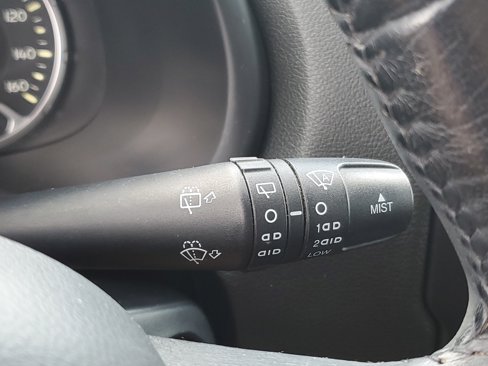 Used 2016 Jeep Renegade Latitude image 11