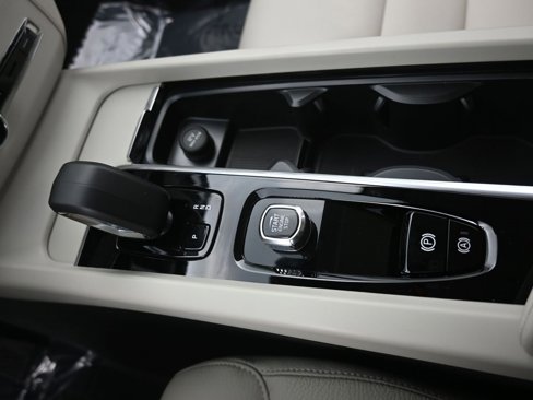 New 2025 Volvo XC60 B5 Core image 26