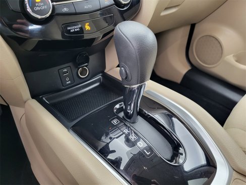 Used 2016 Nissan Rogue SV image 47