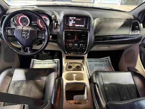 Used 2017 Dodge Grand Caravan SXT image 39