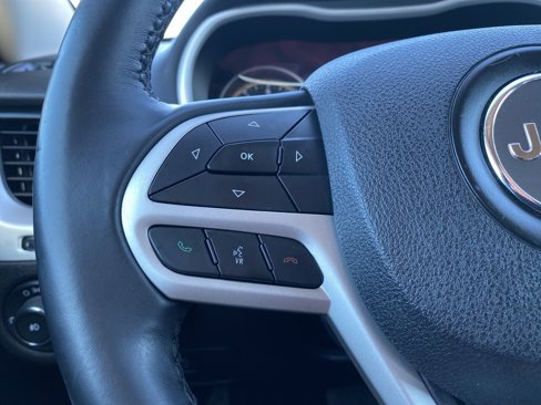 Used 2018 Jeep Cherokee Latitude Plus image 29