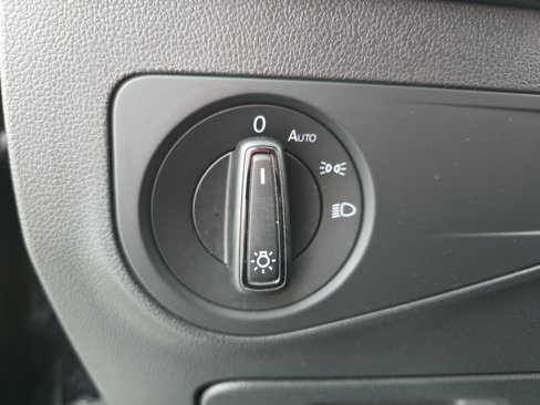 Used 2018 Volkswagen Tiguan S image 25