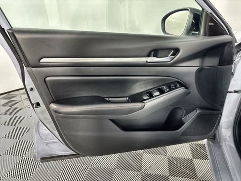 Used 2024 Nissan Altima 2.5 SR image 33