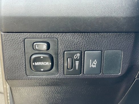 Used 2018 Toyota RAV4 LE image 12