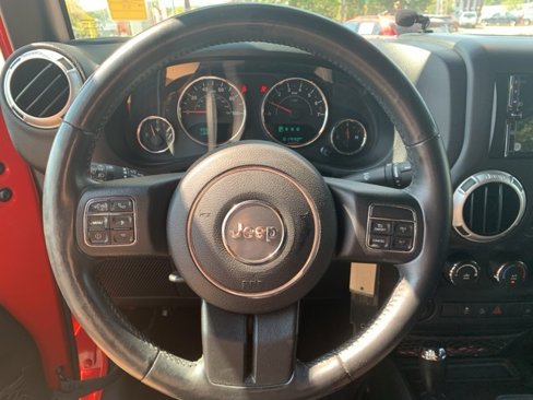 Used 2015 Jeep Wrangler Unlimited Sahara w/ Connectivity Group image 15