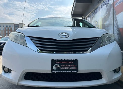 Used 2013 Toyota Sienna XLE image 8