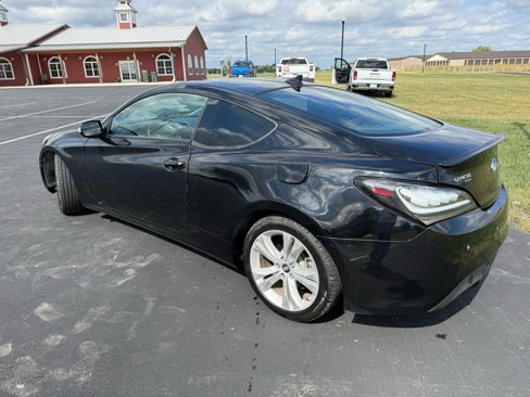 Used 2012 Hyundai Genesis 3.8 image 7
