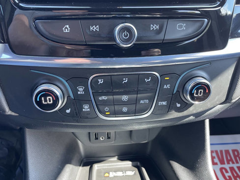 Used 2023 Chevrolet Traverse LT w/ Rear Camera Mirror Package image 25