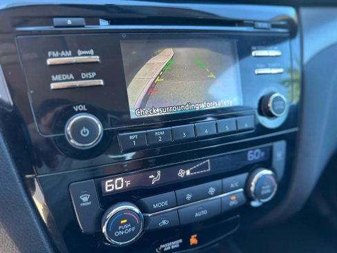 Used 2016 Nissan Rogue SV w/ SV Family Package image 13