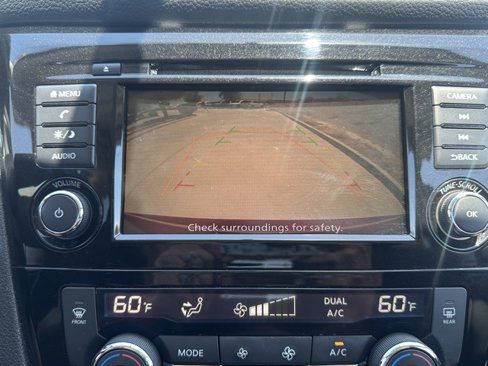 Used 2018 Nissan Rogue SV image 16