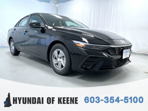 New 2025 Hyundai Elantra SE image 1