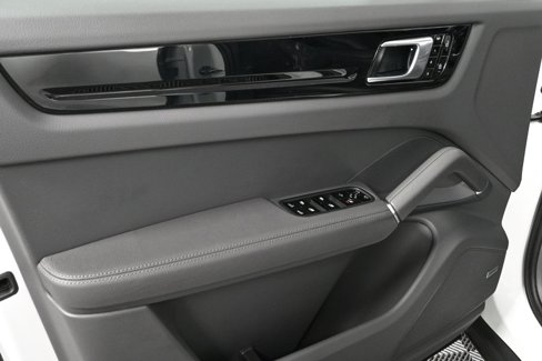 Certified 2019 Porsche Cayenne image 6