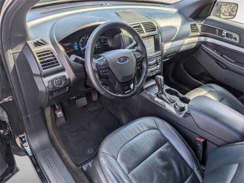Used 2017 Ford Explorer XLT w/ Equipment Group 202A image 11