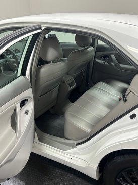 Used 2010 Toyota Camry image 9