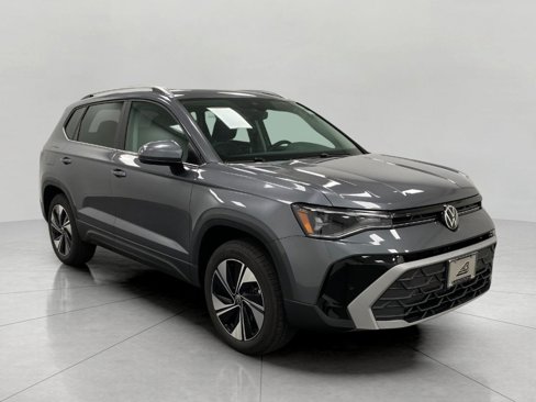 New 2025 Volkswagen Taos SE image 1