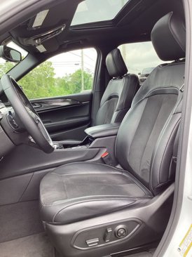 Used 2022 Jeep Grand Cherokee L Laredo image 15