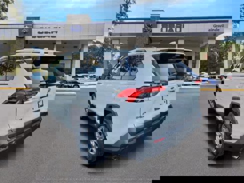 Used 2022 Toyota RAV4 XLE image 4