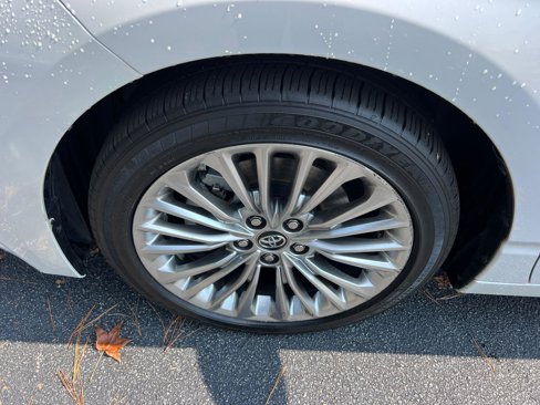 Used 2019 Toyota Avalon Limited image 12