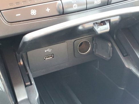 Used 2018 Ford Explorer XLT image 25