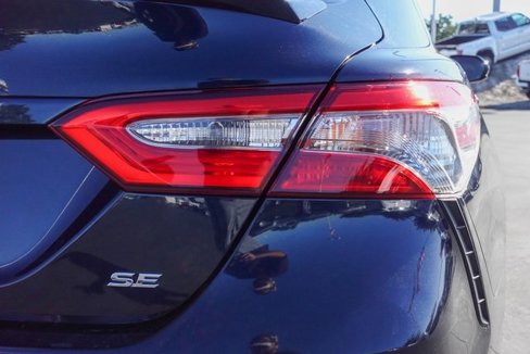 Certified 2018 Toyota Camry SE image 9