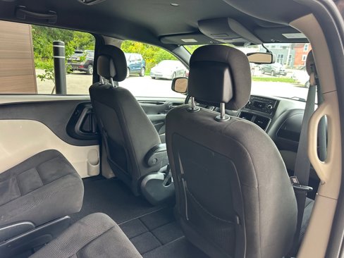 Used 2016 Dodge Grand Caravan SE image 15