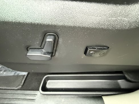 Used 2014 Chrysler Town & Country Touring image 17