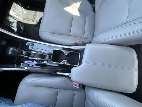 Used 2017 Honda Accord Touring image 21