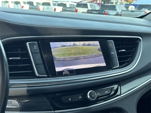 Used 2021 Buick Enclave Essence w/ Sport Touring Edition image 19