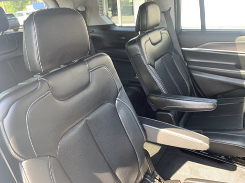 Used 2023 Jeep Grand Cherokee L Limited w/ Luxury Tech Group II image 36