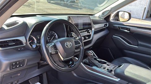 Used 2021 Toyota Highlander Platinum image 29