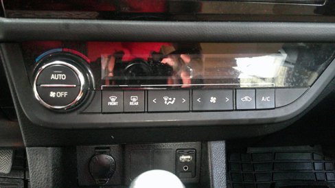 Used 2015 Toyota Corolla LE image 16