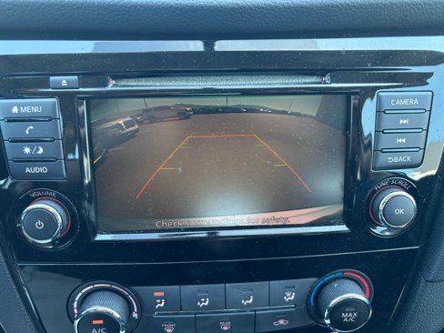Used 2018 Nissan Rogue S image 13