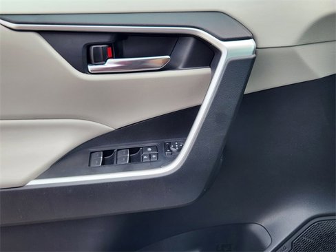 Used 2022 Toyota RAV4 XLE image 23