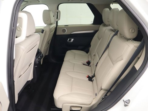 Used 2020 Land Rover Discovery Landmark image 21