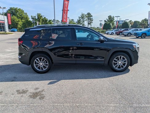 Used 2024 GMC Terrain SLT image 2