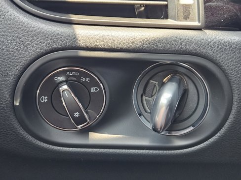 Certified 2024 Porsche Macan image 30