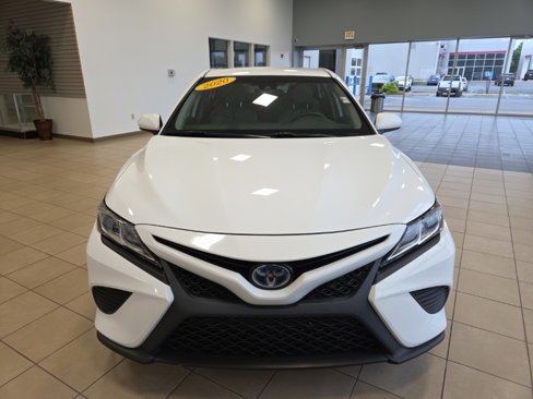 Used 2020 Toyota Camry SE image 4