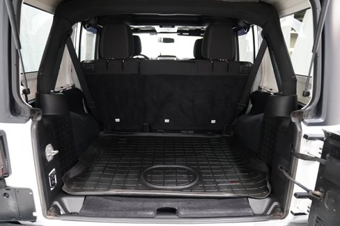 Used 2015 Jeep Wrangler Unlimited Sahara w/ Connectivity Group image 7
